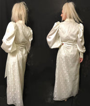 Load image into Gallery viewer, Satin &amp; Lace Bridal Robe in Ivory