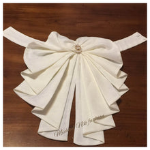 Load image into Gallery viewer, Men&#39;s Linen Jabot in Papyrus White