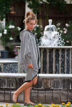 Load image into Gallery viewer, Hooded Batwing Sweater With Cristal Zipper Front Coser